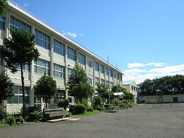 西中学校（約1,121m）