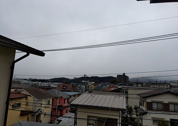 【物件からの展望】眺望を気にして物件を探す場合、前面に建物が建っていないか現地で確認しましょう！前面に建物があると景色はもちろん、日当たりや風通しにも影響が出てきます。住んだ時のことを想像しながら現地見学をしましょう。