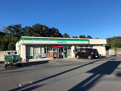ファミリーマート 厚木宮の里店 949m(徒歩12分)