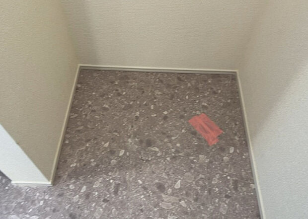 【ランドリースペース】ランドリースペースも気になります。洗濯機置場があり「洗う、干す、取り込む、アイロンがけ、たたむ」など、洗濯に関する家事をするための空間です。広さや収納など付帯設備も含めて、詳細は現地でご確認ください。