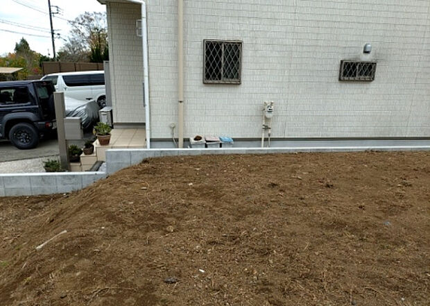 【玄関_2】玄関は、狭すぎると複数人で使いにくく、広すぎても無駄な空間になりがちです。最低2畳を目安にして、家の広さとの兼ね合いや家族の人数を考慮して決めるとよいでしょう。現地を見学して快適な玄関を選びましょう!