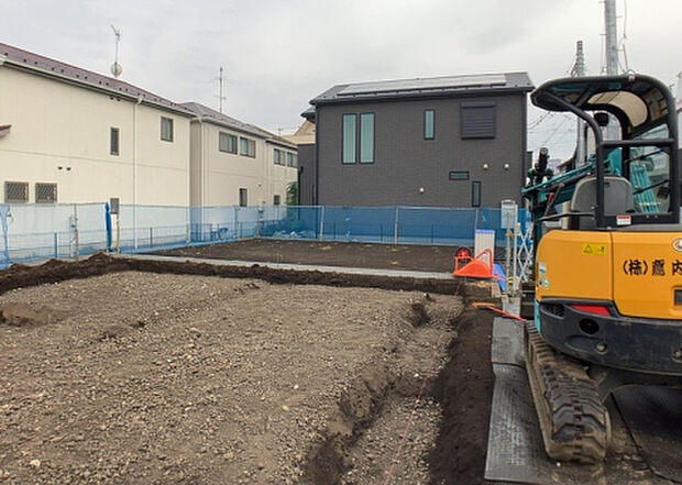 【その他設備】敷地内には、散水栓や立水栓があります。水道水を直接利用できるため、水を運ぶ手間を省くことが出来ます。大量の水を必要とする洗車作業や清掃などに役立ちます。その他設備とあわせて、現地でご確認ください。