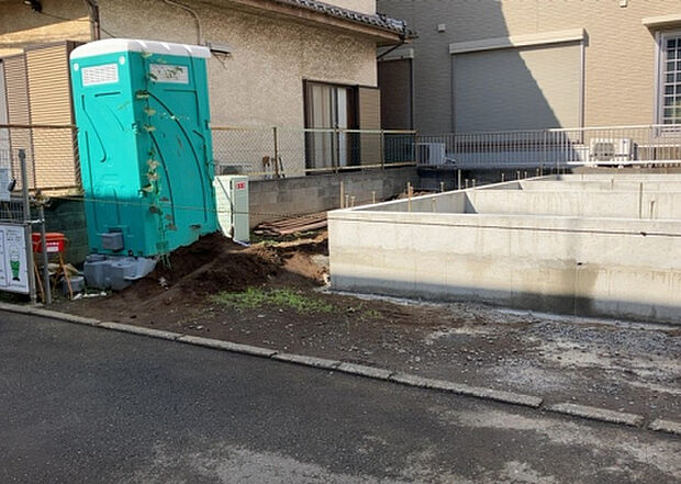 【駐車場_2】駐車場と明記されていても、最小スペースでつくられた駐車場だと大型車は駐車できなかったり、出入りしにくくなったりする可能性があります。お車のサイズと購入したい物件の駐車場のサイズを現地で確認しましょう。