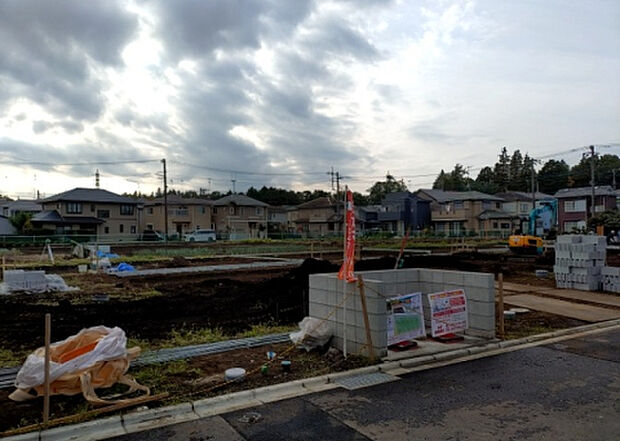 【物件からの展望_2】眺望を気にして物件を探す場合、前面に建物が建っていないか現地で確認しましょう!前面に建物があると景色はもちろん、日当たりや風通しにも影響が出てきます。住んだ時のことを想像しながら現地見学をしましょう。