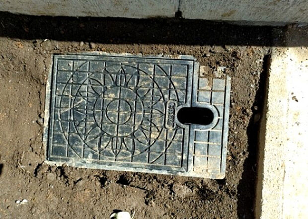 【その他設備】敷地内には、散水栓や立水栓があります。水道水を直接利用できるため、水を運ぶ手間を省くことが出来ます。大量の水を必要とする洗車作業や清掃などに役立ちます。その他設備とあわせて、現地でご確認ください。