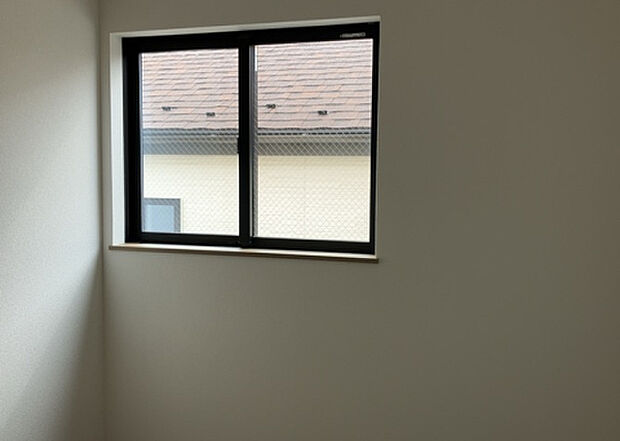 【子供部屋】子供が何人でも年齢によっては、受験時にしっかり壁のある個室があった方が良い場合もあります。難しい問題ですが、兄弟の人数や、性別や年齢差によって状況が異なりますので、数年後のこともしっかり考えましょう。