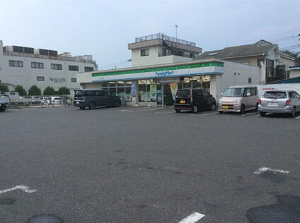 ファミリーマート 清新六丁目店 224m(徒歩3分)