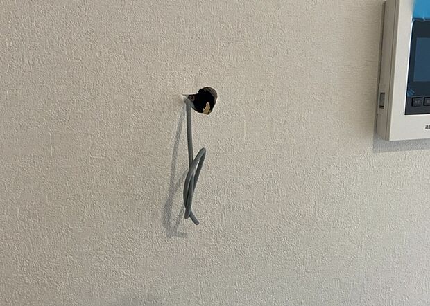 【給湯器リモコン】給湯器リモコンは、お風呂の温度設定やタイマー設定など、お風呂を快適に楽しむために欠かせないものです。液晶画面が大きく見やすいもの、操作ボタンが分かりやすいものなど、使いやすさが重要です。また、エコ機能が付いているものなら、光熱費の節約にもつながります。