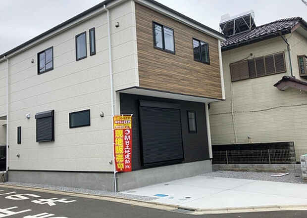 【前面道路含む現地写真_2】お持ちの車種によっては前面道路が広い方が便利でしょう。しかし、前面道路が広ければその分交通量が多くなるため、騒音などが気になる場合があります。実際に現地を見学し、周辺交通量や騒音などを確認しましょう!