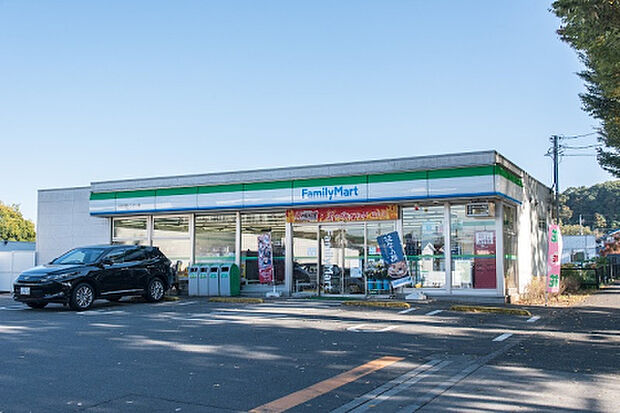 ファミリーマート 八王子西インター店(約415m)