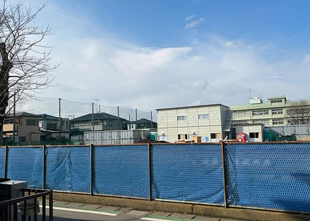 【物件からの展望】眺望を気にして物件を探す場合、前面に建物が建っていないか現地で確認しましょう!前面に建物があると景色はもちろん、日当たりや風通しにも影響が出てきます。住んだ時のことを想像しながら現地見学をしましょう。