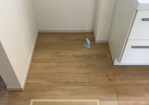 【ランドリースペース】ランドリースペースも気になります。洗濯機置場があり「洗う、干す、取り込む、アイロンがけ、たたむ」など、洗濯に関する家事をするための空間です。広さや収納など付帯設備も含めて、詳細は現地でご確認ください。