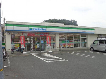 ファミリーマート 町田本町田店 483m(徒歩7分)