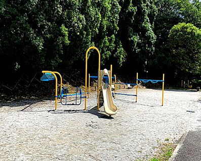鶴川台緑の里公園 73m(徒歩1分)