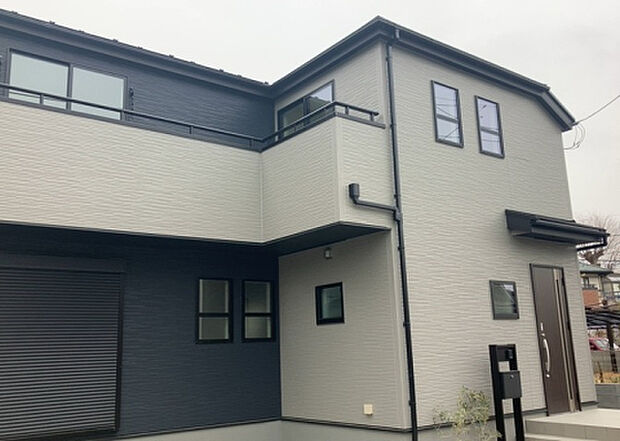 【庭】庭があることでガーデニングや家庭菜園はもちろん、こどもの遊び場やペットを放して遊ぶことができます。また、家の周囲に余裕があるということです。隣地との間があれば、十分な日当たりと、風通しが確保できます。