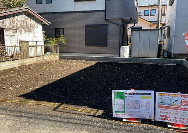 【庭_2】庭のある家に住むことのメリットとして、子どもたちの遊び場を確保できること、ガーデニングや家庭菜園を楽しめること、明るさを確保できることがあります。また、配置を工夫することでプライバシーが確保できます。