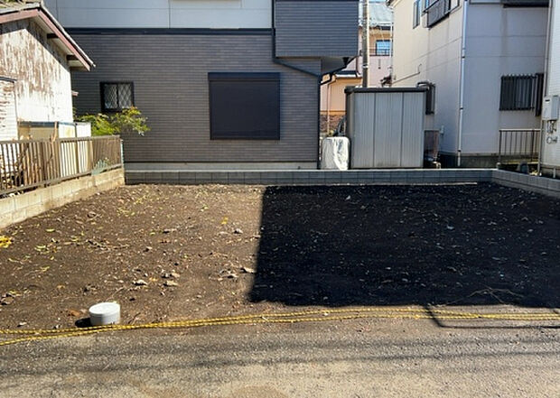 【駐車場_2】駐車場と明記されていても、最小スペースでつくられた駐車場だと大型車は駐車できなかったり、出入りしにくくなったりする可能性があります。お車のサイズと購入したい物件の駐車場のサイズを現地で確認しましょう。