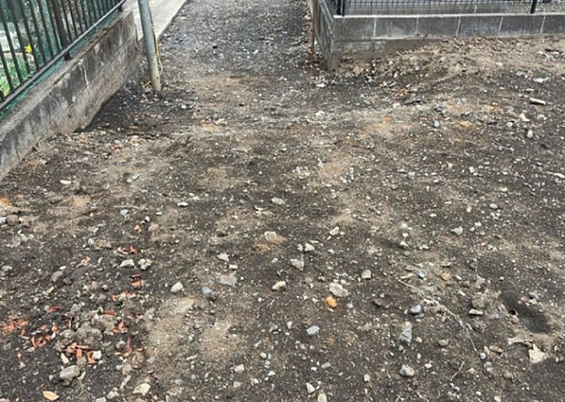 【玄関_2】玄関は、狭すぎると複数人で使いにくく、広すぎても無駄な空間になりがちです。最低2畳を目安にして、家の広さとの兼ね合いや家族の人数を考慮して決めるとよいでしょう。現地を見学して快適な玄関を選びましょう!