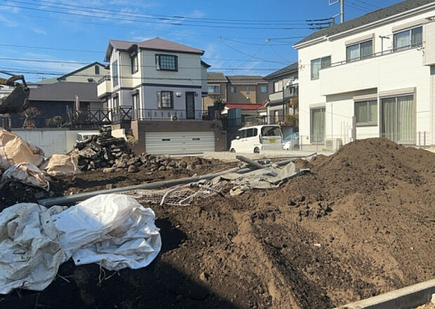 【駐車場_2】駐車場と明記されていても、最小スペースでつくられた駐車場だと大型車は駐車できなかったり、出入りしにくくなったりする可能性があります。お車のサイズと購入したい物件の駐車場のサイズを現地で確認しましょう。