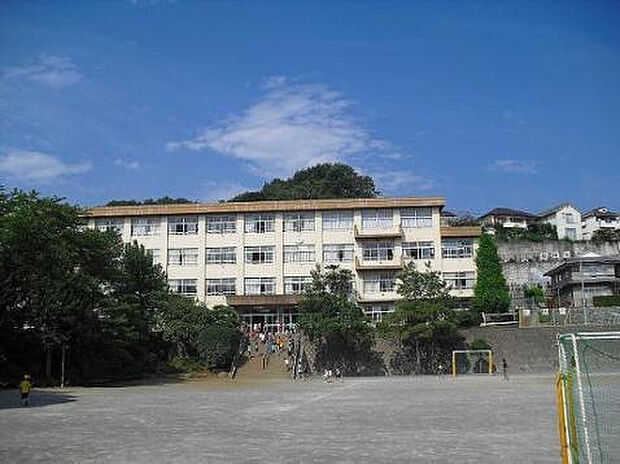 山田小学校(約665m)