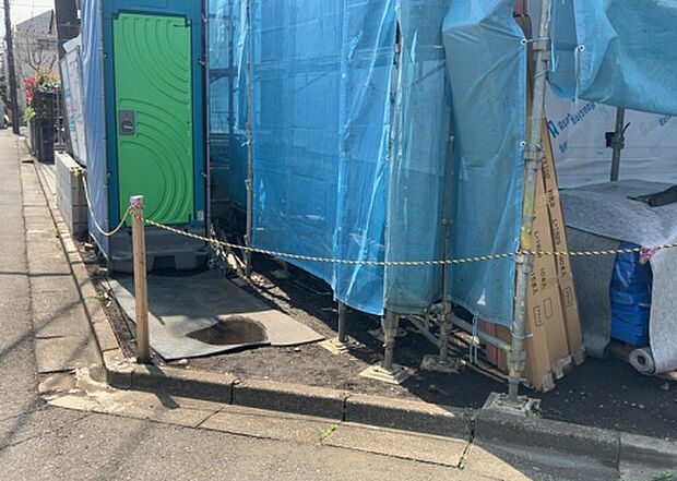 【駐車場_2】駐車場と明記されていても、最小スペースでつくられた駐車場だと大型車は駐車できなかったり、出入りしにくくなったりする可能性があります。お車のサイズと購入したい物件の駐車場のサイズを現地で確認しましょう。