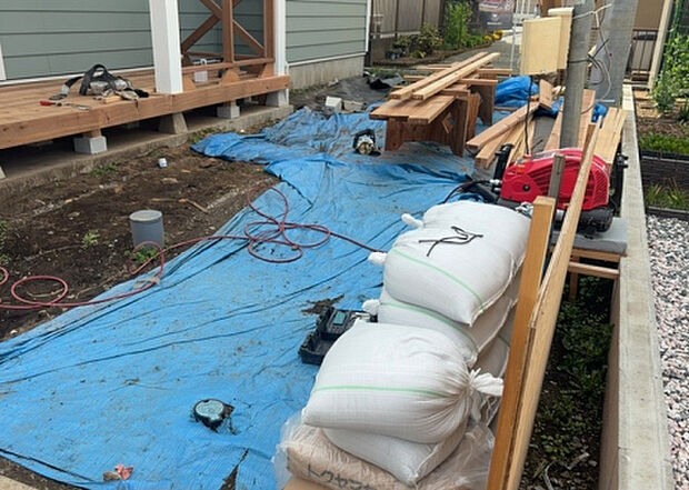 【駐車場_2】駐車場と明記されていても、最小スペースでつくられた駐車場だと大型車は駐車できなかったり、出入りしにくくなったりする可能性があります。お車のサイズと購入したい物件の駐車場のサイズを現地で確認しましょう。