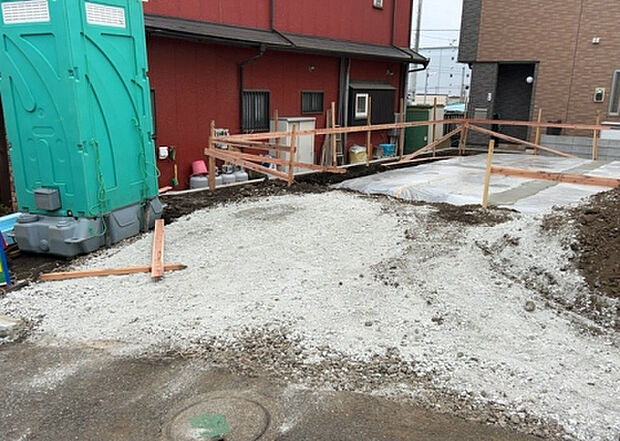 【駐車場_2】駐車場と明記されていても、最小スペースでつくられた駐車場だと大型車は駐車できなかったり、出入りしにくくなったりする可能性があります。お車のサイズと購入したい物件の駐車場のサイズを現地で確認しましょう。