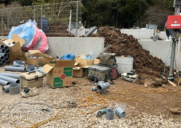 【駐車場_2】駐車場と明記されていても、最小スペースでつくられた駐車場だと大型車は駐車できなかったり、出入りしにくくなったりする可能性があります。お車のサイズと購入したい物件の駐車場のサイズを現地で確認しましょう。