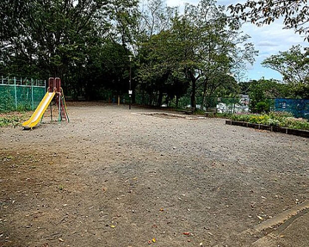 成瀬うさぎ谷戸公園（約353m）