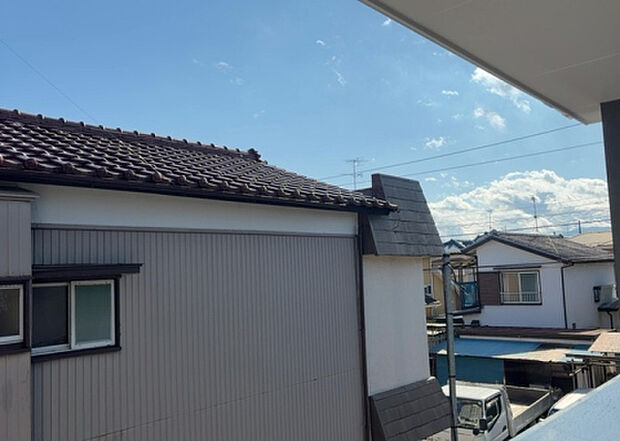 【物件からの展望】眺望を気にして物件を探す場合、前面に建物が建っていないか現地で確認しましょう!前面に建物があると景色はもちろん、日当たりや風通しにも影響が出てきます。住んだ時のことを想像しながら現地見学をしましょう。