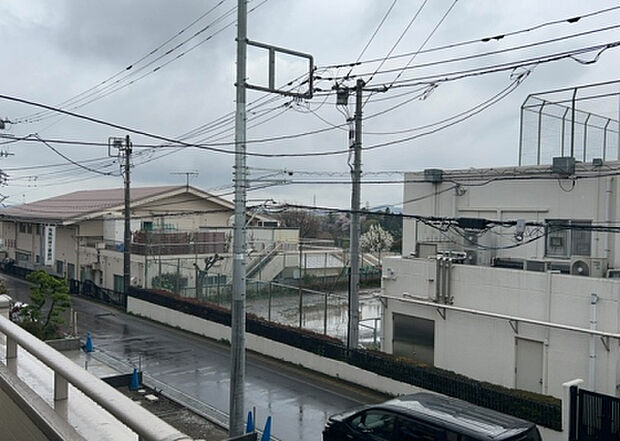 【物件からの展望】眺望を気にして物件を探す場合、前面に建物が建っていないか現地で確認しましょう！前面に建物があると景色はもちろん、日当たりや風通しにも影響が出てきます。住んだ時のことを想像しながら現地見学をしましょう。