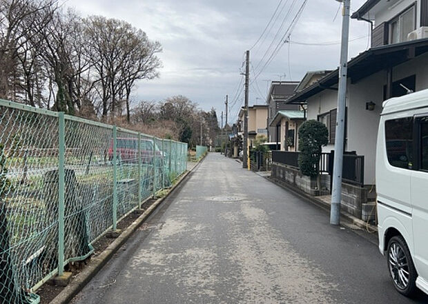 【物件からの展望_2】眺望を気にして物件を探す場合、前面に建物が建っていないか現地で確認しましょう！前面に建物があると景色はもちろん、日当たりや風通しにも影響が出てきます。住んだ時のことを想像しながら現地見学をしましょう。