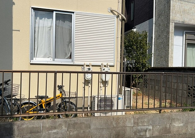 【駐車場_2】駐車場と明記されていても、最小スペースでつくられた駐車場だと大型車は駐車できなかったり、出入りしにくくなったりする可能性があります。お車のサイズと購入したい物件の駐車場のサイズを現地で確認しましょう。