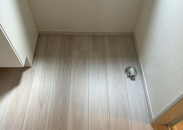 【ランドリースペース】ランドリースペースも気になります。洗濯機置場があり「洗う、干す、取り込む、アイロンがけ、たたむ」など、洗濯に関する家事をするための空間です。広さや収納など付帯設備も含めて、詳細は現地でご確認ください。