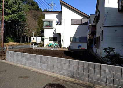 前面道路含む現地写真_3
