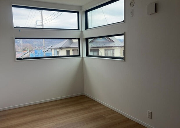 【子供部屋】子供が何人でも年齢によっては、受験時にしっかり壁のある個室があった方が良い場合もあります。難しい問題ですが、兄弟の人数や、性別や年齢差によって状況が異なりますので、数年後のこともしっかり考えましょう。