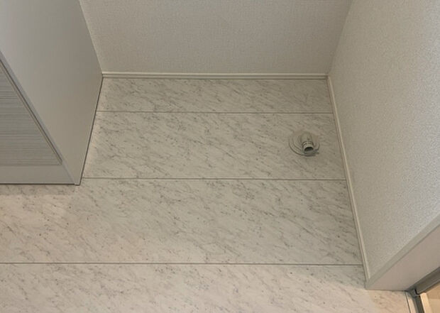 【ランドリースペース】ランドリースペースも気になります。洗濯機置場があり「洗う、干す、取り込む、アイロンがけ、たたむ」など、洗濯に関する家事をするための空間です。広さや収納など付帯設備も含めて、詳細は現地でご確認ください。