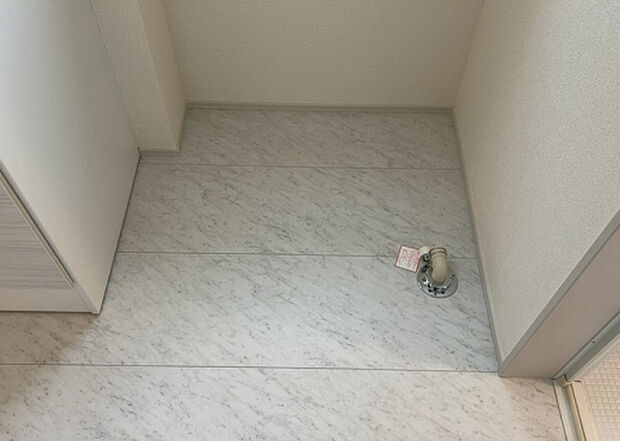 【ランドリースペース】ランドリースペースも気になります。洗濯機置場があり「洗う、干す、取り込む、アイロンがけ、たたむ」など、洗濯に関する家事をするための空間です。広さや収納など付帯設備も含めて、詳細は現地でご確認ください。