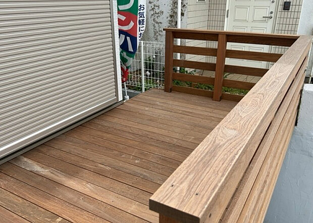 【庭】庭があることでガーデニングや家庭菜園はもちろん、こどもの遊び場やペットを放して遊ぶことができます。また、家の周囲に余裕があるということです。隣地との間があれば、十分な日当たりと、風通しが確保できます。