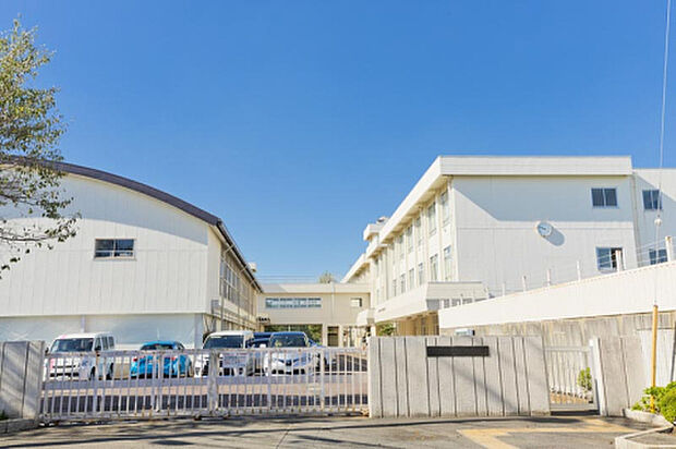 新町中学校(約580m)