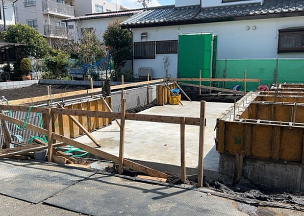 【駐車場_2】駐車場と明記されていても、最小スペースでつくられた駐車場だと大型車は駐車できなかったり、出入りしにくくなったりする可能性があります。お車のサイズと購入したい物件の駐車場のサイズを現地で確認しましょう。