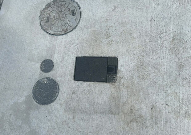 【その他設備】敷地内には、散水栓や立水栓があります。水道水を直接利用できるため、水を運ぶ手間を省くことが出来ます。大量の水を必要とする洗車作業や清掃などに役立ちます。その他設備とあわせて、現地でご確認ください。