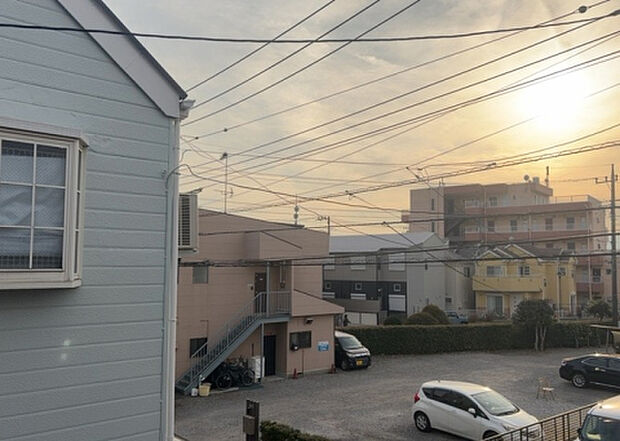 【物件からの展望】眺望を気にして物件を探す場合、前面に建物が建っていないか現地で確認しましょう!前面に建物があると景色はもちろん、日当たりや風通しにも影響が出てきます。住んだ時のことを想像しながら現地見学をしましょう。