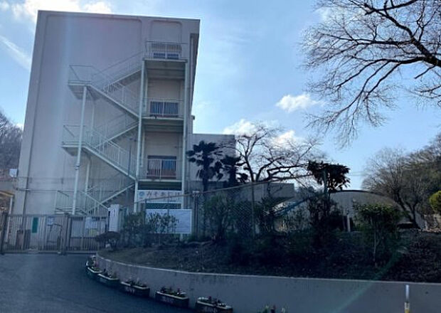 浅川中学校(約1,001m)