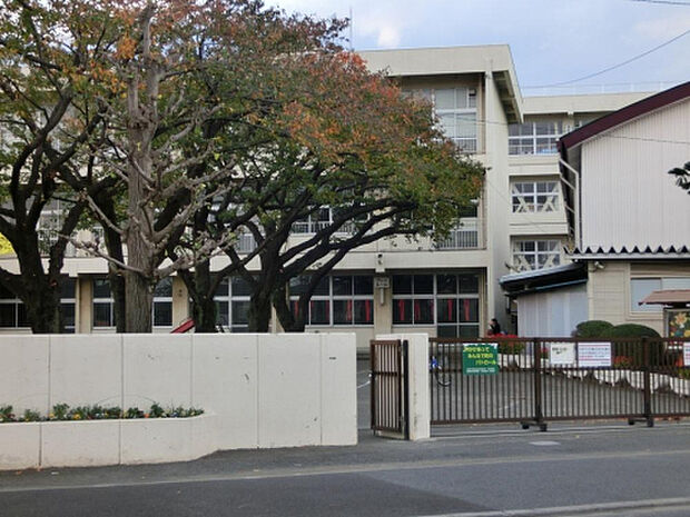 大野台小学校(約821m)