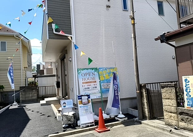 【前面道路含む現地写真_2】お持ちの車種によっては前面道路が広い方が便利でしょう。しかし、前面道路が広ければその分交通量が多くなるため、騒音などが気になる場合があります。実際に現地を見学し、周辺交通量や騒音などを確認しましょう!