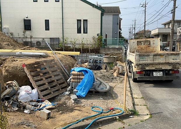 【駐車場_2】駐車場と明記されていても、最小スペースでつくられた駐車場だと大型車は駐車できなかったり、出入りしにくくなったりする可能性があります。お車のサイズと購入したい物件の駐車場のサイズを現地で確認しましょう。