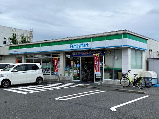 ファミリーマート 秀栄高専通り店(約561m)