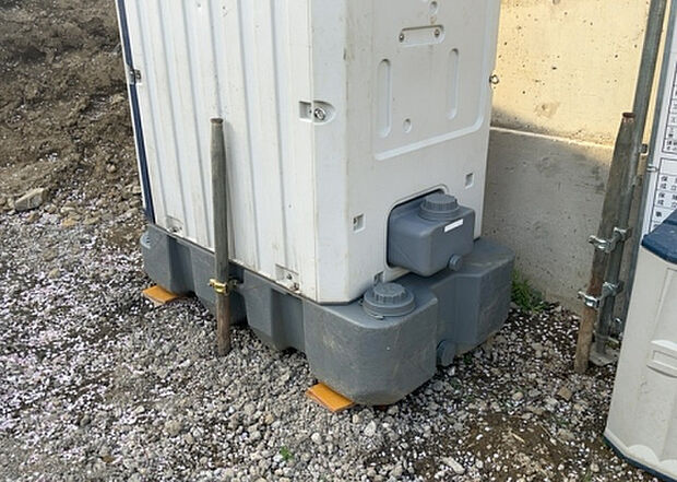 【その他設備】敷地内には、散水栓や立水栓があります。水道水を直接利用できるため、水を運ぶ手間を省くことが出来ます。大量の水を必要とする洗車作業や清掃などに役立ちます。その他設備とあわせて、現地でご確認ください。