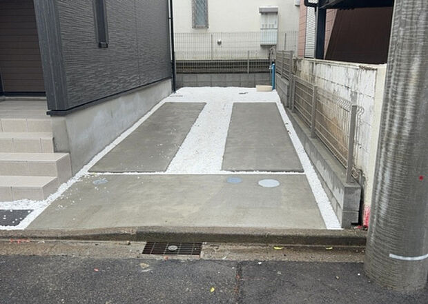 【駐車場】駐車場と明記されていても、最小スペースでつくられた駐車場だと大型車は駐車できなかったり、出入りしにくくなったりする可能性があります。お車のサイズと購入したい物件の駐車場のサイズを現地で確認しましょう。